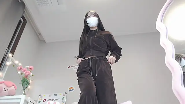 momo room online show from January 2025 01:11:01 PM