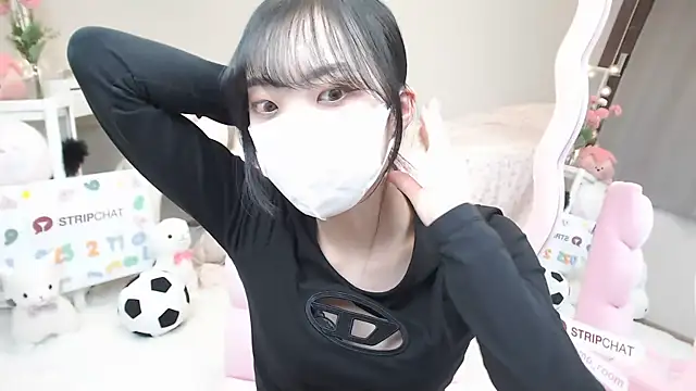 momo room online show from February 2025 10:40:02 AM