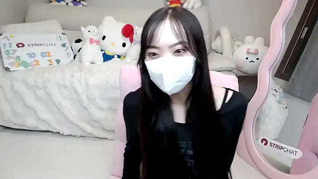 momo room online show from October 2025 10:55:01 AM