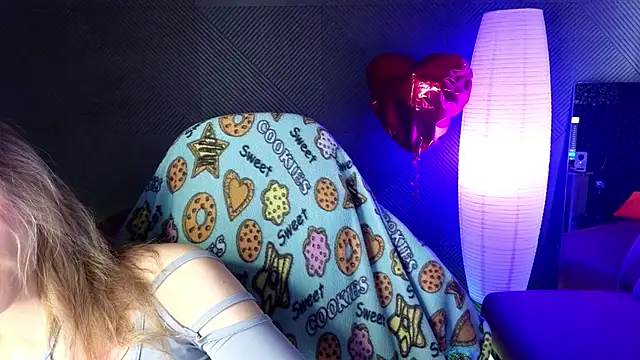 LitaBrom online show from March 2025 04:16:02 AM