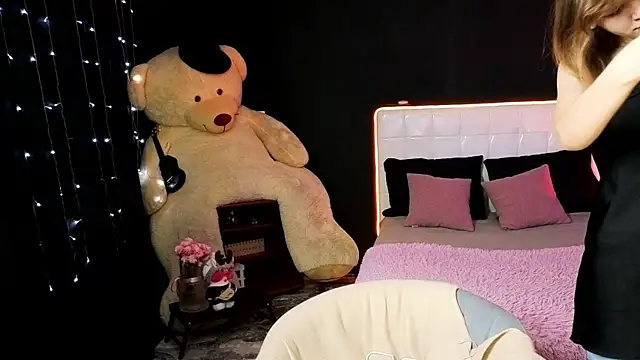 LitaBrom online show from November 2025 02:57:02 AM