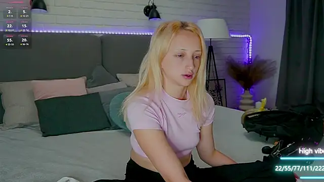 Selena Lily online show from September 2025 12:27:02 PM