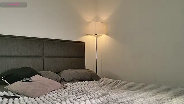 lady ni  online show from April 2026 12:49:01 PM