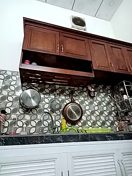    Erin    online show from October 2025 03:47:02 AM