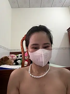 Snapshot of ___Erin___ chatting on May 2026 04:32:01 AM Erin online show from May 2026 04:32:01 AM