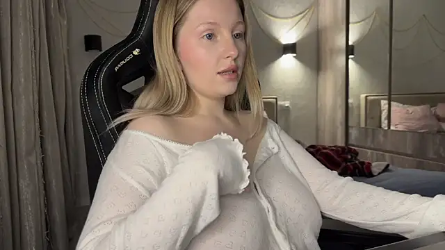 Snapshot of x_ivy_x chatting on January 2025 03:49:02 PM x ivy x online show from January 2025 03:49:02 PM