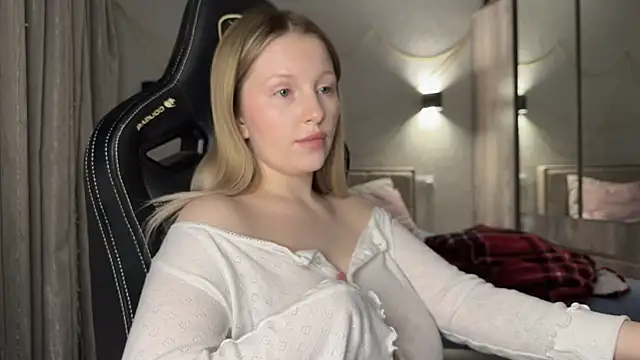 Snapshot of x_ivy_x chatting on January 2025 06:51:02 PM x ivy x online show from January 2025 06:51:02 PM