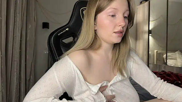 Snapshot of x_ivy_x chatting on January 2025 04:06:02 PM x ivy x online show from January 2025 04:06:02 PM