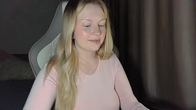 Snapshot of x_ivy_x chatting on April 2026 05:30:02 PM x ivy x online show from April 2026 05:30:02 PM