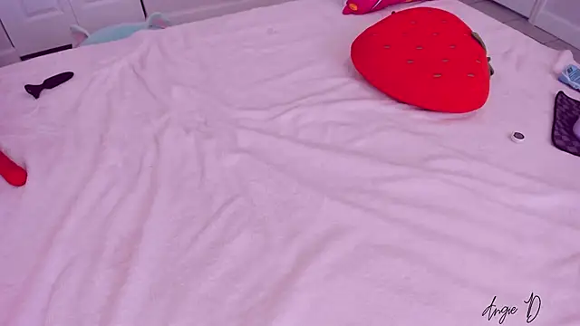 Snapshot of AngieDaniels1 chatting on January 2025 03:58:01 PM AngieDaniels1 online show from January 2025 03:58:01 PM