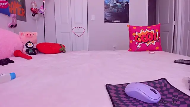 Snapshot of AngieDaniels1 chatting on February 2025 12:44:02 PM AngieDaniels1 online show from February 2025 12:44:02 PM