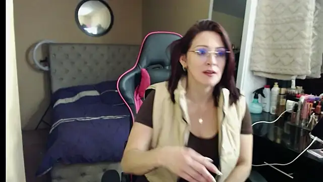 Carol Scottt online show from November 2025 05:07:01 AM