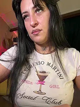 Snapshot of CarolaDrago chatting on February 2026 07:51:02 AM CarolaDrago online show from February 2026 07:51:02 AM