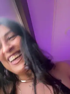 Snapshot of CarolaDrago chatting on February 2026 08:14:02 PM CarolaDrago online show from February 2026 08:14:02 PM