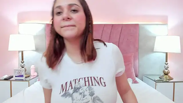 Snapshot of SophiaLaurens chatting on January 2025 03:42:01 PM SophiaLaurens online show from January 2025 03:42:01 PM