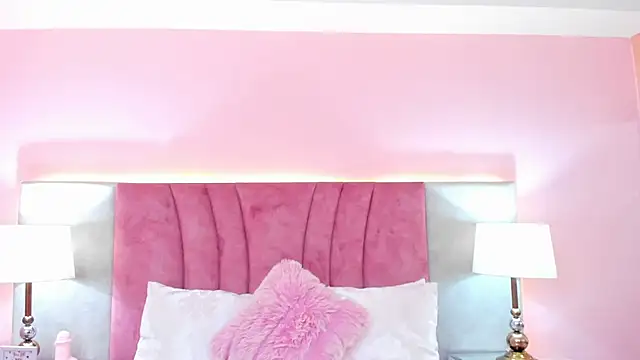 Snapshot of SophiaLaurens chatting on January 2025 02:24:02 PM SophiaLaurens online show from January 2025 02:24:02 PM