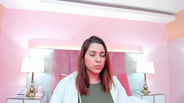 Snapshot of SophiaLaurens chatting on January 2025 07:03:01 PM SophiaLaurens online show from January 2025 07:03:01 PM