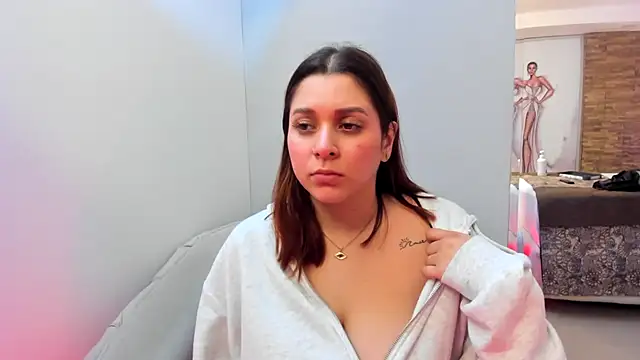 Snapshot of SophiaLaurens chatting on February 2025 03:08:02 PM SophiaLaurens online show from February 2025 03:08:02 PM