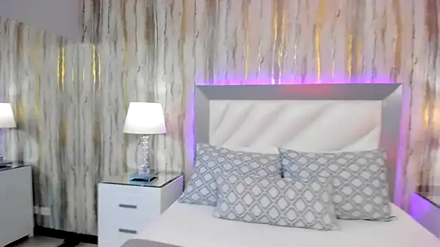 Snapshot of SophiaLaurens chatting on February 2025 04:13:02 PM SophiaLaurens online show from February 2025 04:13:02 PM