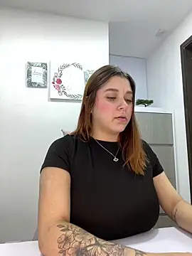 Snapshot of SophiaLaurens chatting on March 2025 06:05:02 AM SophiaLaurens online show from March 2025 06:05:02 AM