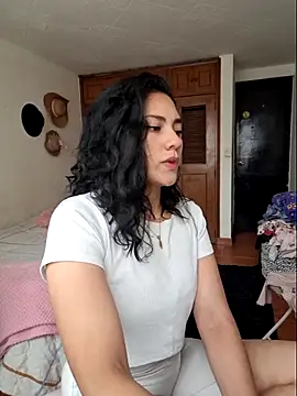 Thaliacooper  online show from March 2025 05:46:01 PM