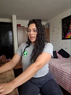 Snapshot of Thaliacooper_ chatting on May 2026 04:58:01 PM Thaliacooper online show from May 2026 04:58:01 PM