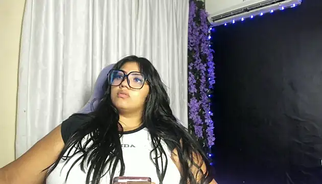 Snapshot of AvrilRizoX chatting on April 2026 05:43:02 AM AvrilRizoX online show from April 2026 05:43:02 AM