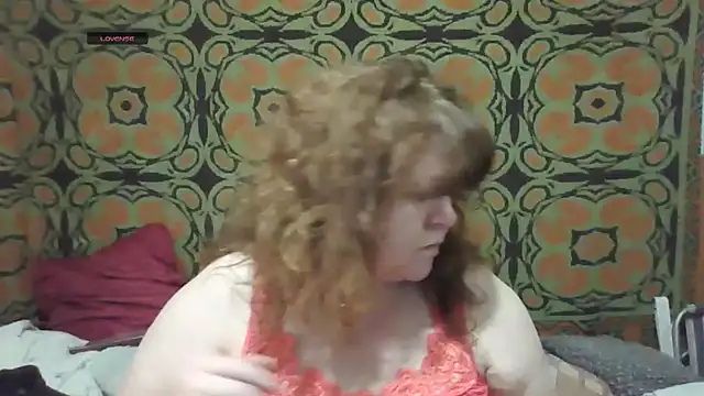 Snapshot of RoseRed69 chatting on October 2025 01:28:02 AM RoseRed69 online show from October 2025 01:28:02 AM