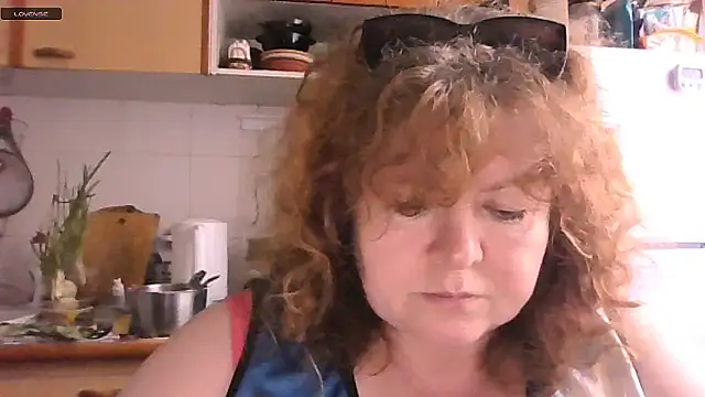 Snapshot of RoseRed69 chatting on May 2026 04:10:02 AM RoseRed69 online show from May 2026 04:10:02 AM