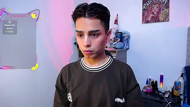 OwenBluee online show from January 2026 02:23:01 PM