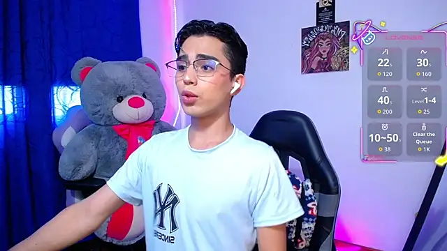 Snapshot of OwenBluee chatting on June 2026 12:26:02 PM OwenBluee online show from June 2026 12:26:02 PM