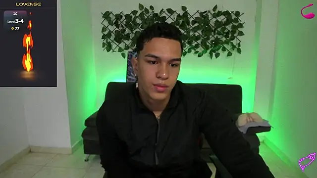 Snapshot of Taylor_John chatting on December 2024 02:02:01 PM Taylor John online show from December 2024 02:02:01 PM
