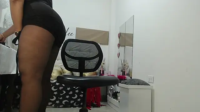 Snapshot of Jadeee_ chatting on March 2025 02:53:02 AM Jadeee  online show from March 2025 02:53:02 AM