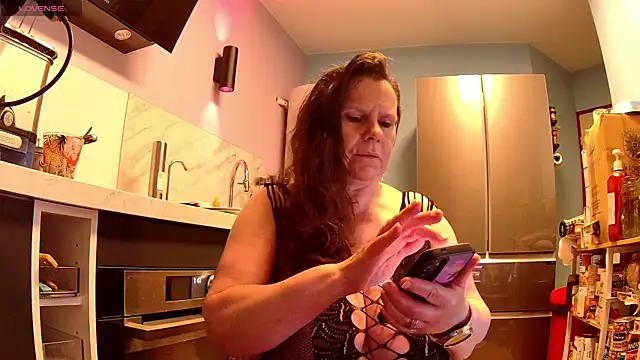 Snapshot of Endrocleia chatting on June 2026 11:43:01 PM Endrocleia online show from June 2026 11:43:01 PM