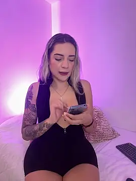 Snapshot of mariablonde_ chatting on May 2026 12:26:02 AM mariablonde online show from May 2026 12:26:02 AM