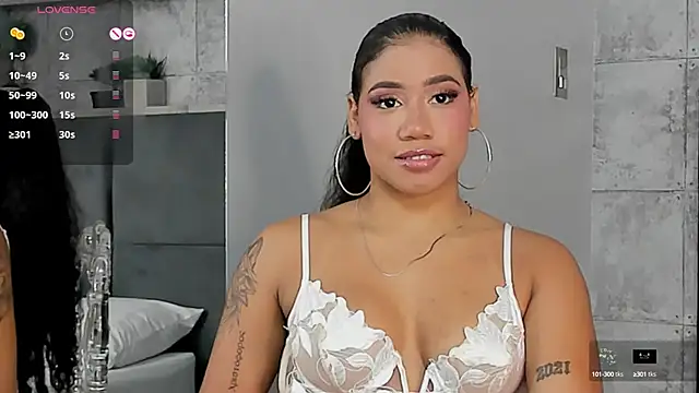 Snapshot of Salome_Diaz_ chatting on January 2025 04:45:01 PM Salome Diaz  online show from January 2025 04:45:01 PM