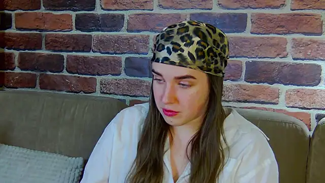 Sofia Hugs online show from March 2026 07:11:01 PM