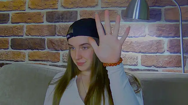 Sofia Hugs online show from July 2026 05:52:01 PM