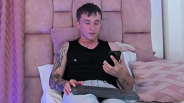 Dylanwhite23  online show from March 2025 04:10:01 AM