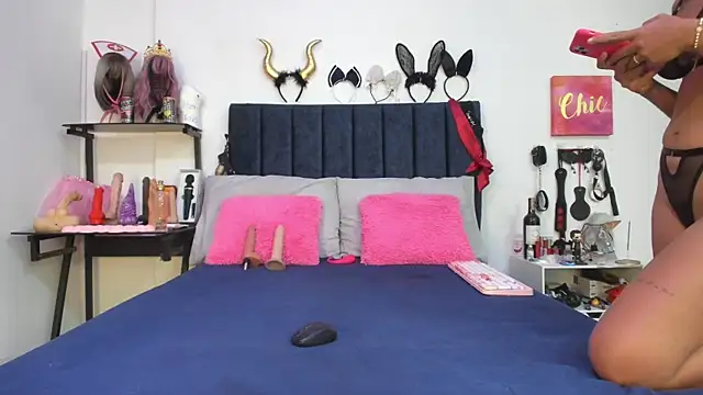 emmily giraldo online show from November 2025 01:47:02 PM