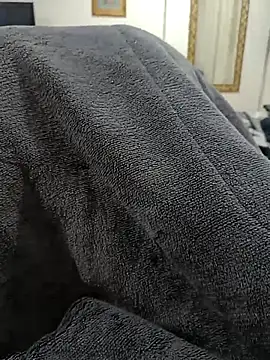 Snapshot of HotwifeBra chatting on September 2025 12:45:01 AM HotwifeBra online show from September 2025 12:45:01 AM