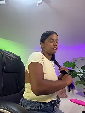 Snapshot of JANYLOVE__ chatting on June 2026 10:58:01 AM JANYLOVE online show from June 2026 10:58:01 AM