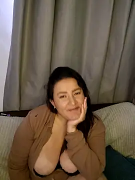 Snapshot of kitty_84 chatting on April 2026 02:33:01 PM kitty 84 online show from April 2026 02:33:01 PM