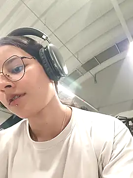 Snapshot of _vaness chatting on December 2024 06:19:02 AM vaness online show from December 2024 06:19:02 AM