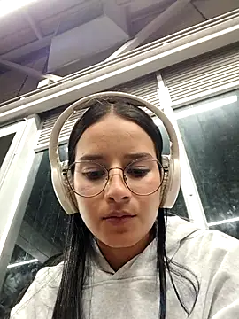  vaness online show from April 2026 05:35:01 AM