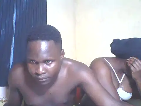 Snapshot of Dark_Queenchocolate chatting on October 2025 08:31:01 PM Dark Queenchocolate online show from October 2025 08:31:01 PM