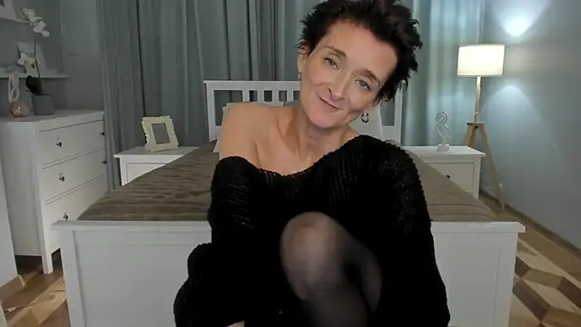 Snapshot of SimonaDeBeauvoir chatting on December 2024 07:29:02 PM SimonaDeBeauvoir online show from December 2024 07:29:02 PM