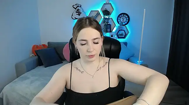 SabrinViolet online show from March 2025 09:13:01 AM