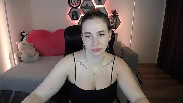 Snapshot of SabrinViolet chatting on July 2026 08:06:01 AM SabrinViolet online show from July 2026 08:06:01 AM
