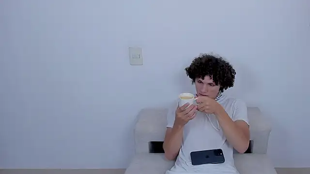 laurent nova online show from March 2025 06:01:02 PM